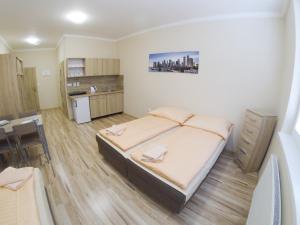 Kuchyňa alebo kuchynka v ubytovaní Apartmány ORAVA-EDDA