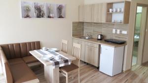 Kuchyňa alebo kuchynka v ubytovaní Apartmány ORAVA-EDDA