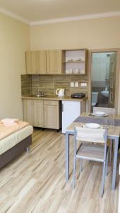 Kuchyňa alebo kuchynka v ubytovaní Apartmány ORAVA-EDDA