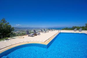 The swimming pool at or close to Golden Key Villas