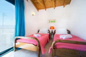 A bed or beds in a room at Golden Key Villas