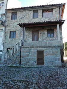 a stone building with a door on the side of it at Casa d'Avó Serra da Estrela in Seia