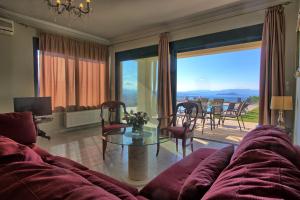 A seating area at Golden Key Villas