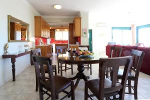A kitchen or kitchenette at Golden Key Villas