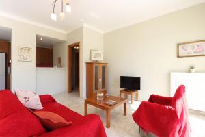 A television and/or entertainment centre at Golden Key Villas