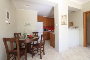 A kitchen or kitchenette at Golden Key Villas