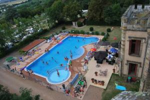 Foto dalla galleria di Chateau-camping la Grange Fort, 63500 Les Pradeaux a Les Pradeaux Altre 75 foto