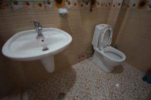 Ванная комната в Marani Hotel