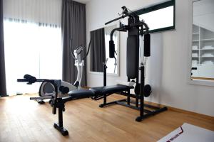 Centrum fitness w obiekcie Sunset Deluxe Villa
