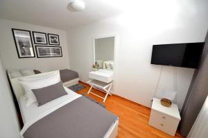 Łóżko lub łóżka w pokoju w obiekcie Sunset Deluxe Villa