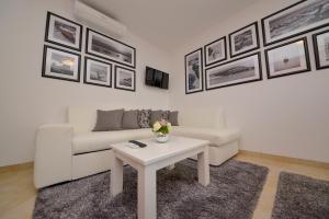 Część wypoczynkowa w obiekcie Sunset Deluxe Villa