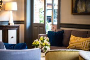 Uma área de estar em East Bay Inn, Historic Inns of Savannah Collection
