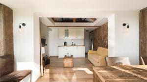 a living room with a couch and a kitchen at B&B de Zandhoef in Eersel