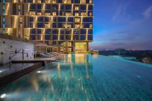 The swimming pool at or close to Pan Pacific Yangon