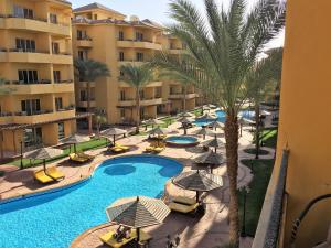 Bazén v ubytování Pool View Apartments at British Resort - Unit 13 nebo v jeho okolí