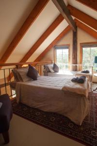 Säng eller sängar i ett rum på La Boheme Secluded Luxury Spa Villa