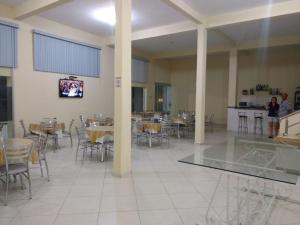 TV a/nebo společenská místnost v ubytování Conquista Palace Hotel