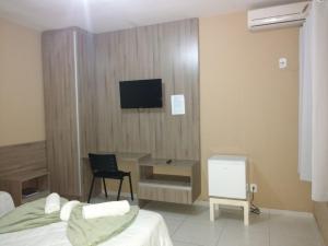 TV a/nebo společenská místnost v ubytování Conquista Palace Hotel