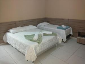 Postel nebo postele na pokoji v ubytování Conquista Palace Hotel