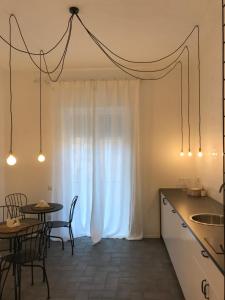 Kuchyňa alebo kuchynka v ubytovaní Salerno M'illumina