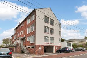 Gallery image of Spacious Sunny Seaview Apartment in Auckland