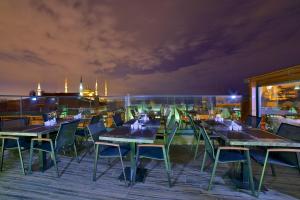 Um restaurante ou outro lugar para comer em Hotel Perula & SPA