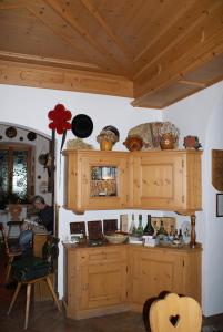 Kuchyň nebo kuchyňský kout v ubytování Gasthaus am Zierwald