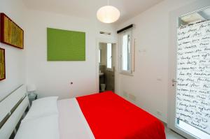 A bed or beds in a room at Villa Barbara...a 100 passi dal mare!!!!