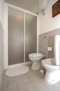 A bathroom at Villa Barbara...a 100 passi dal mare!!!!