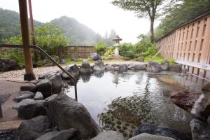 a pond in the middle of a garden at Gokasanso in Nanto