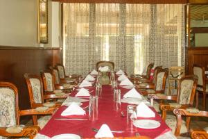Restoran või mõni muu söögikoht majutusasutuses Lake View Resort Hotel