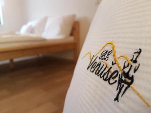 Posteľ alebo postele v izbe v ubytovaní Rodinný wellness hotel U Langrů