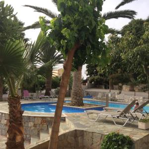 Bazén v ubytovaní Maria Suites alebo v jeho blízkosti