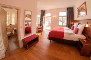 Ein Bett oder Betten in einem Zimmer der Unterkunft Pension VILLA KLEINE WARTBURG