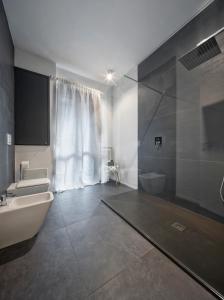 Koupelna v ubytování Suite Vogue Sforza