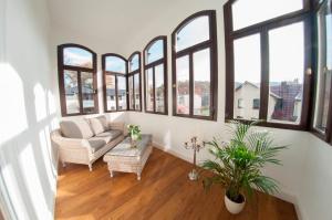 Ein Sitzbereich in der Unterkunft Pension VILLA KLEINE WARTBURG