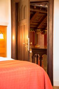 Ein Bett oder Betten in einem Zimmer der Unterkunft Pension VILLA KLEINE WARTBURG
