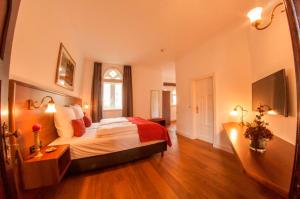 Ein Bett oder Betten in einem Zimmer der Unterkunft Pension VILLA KLEINE WARTBURG
