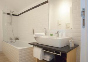 Koupelna v ubytování Hotel Balea