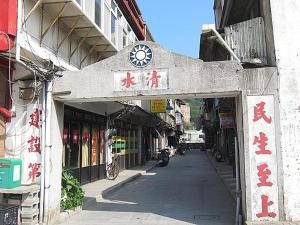 an entrance to a building with asian writing on it at Yes, Sir Homestay in Nangan