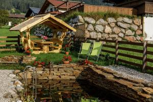 Vonkajšia záhrada v ubytovaní Penthousewohnung mit Garten Sauna Pool