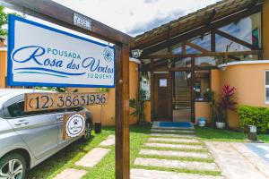 Um certificado, prêmio, placa ou outro documento exibido em Pousada Rosa dos Ventos Juquehy