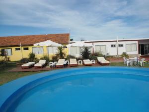 a swimming pool in front of a building at Complejo Turistico Anaconda Hotel in La Paloma