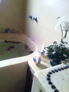 Bilik mandi di Hotel Paradise Lagoon