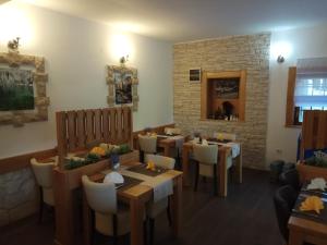 Posedenie v ubytovaní Apartments Poljanak