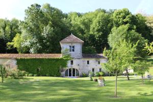 Gallery image of Château de Courtebotte in Saint-Jean-de-Blaignac