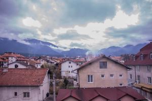 Nespecifikovaný výhled na hory nebo výhled na hory při pohledu z hotelu