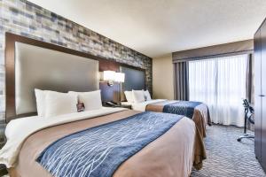 Кровать или кровати в номере Comfort Inn Montreal Aeroport