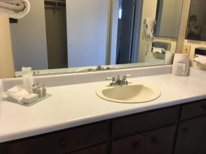 Ένα μπάνιο στο Lake Shastina Golf Resort +15 φωτογραφίες