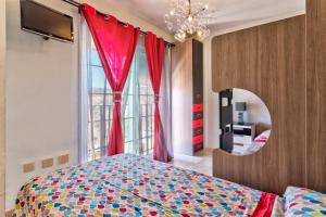 a bedroom with a bed and a large window at Apartamento El Valle Puerto Rico con Jacuzzi in Puerto Rico de Gran Canaria +19 photos